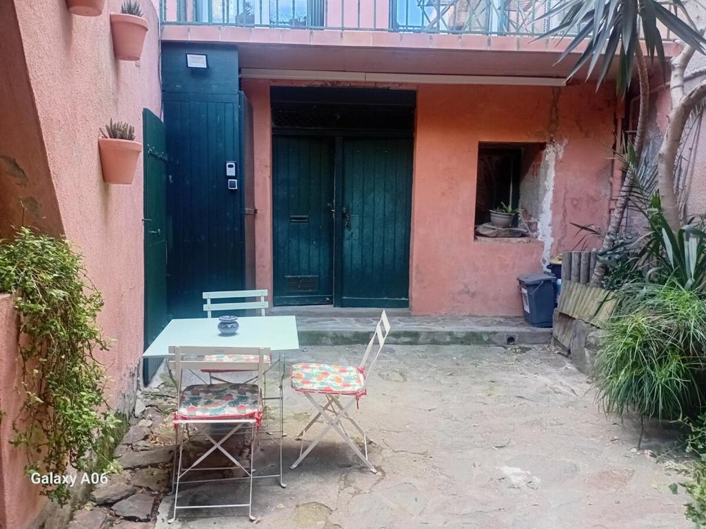 Appartement typique avec balcon et patio - 3
