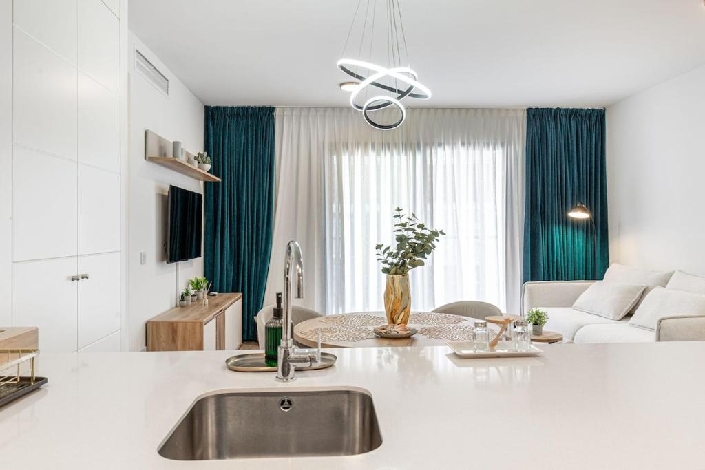 Casa Paseo - new apt with sea views from terrace - 2