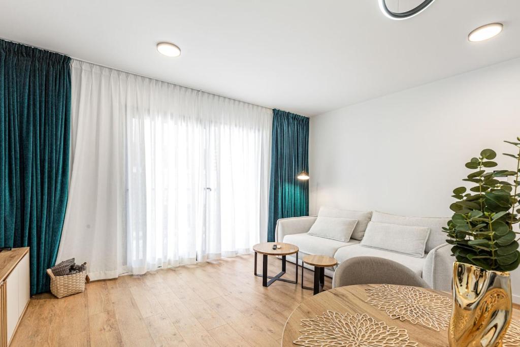 Casa Paseo - new apt with sea views from terrace - 4