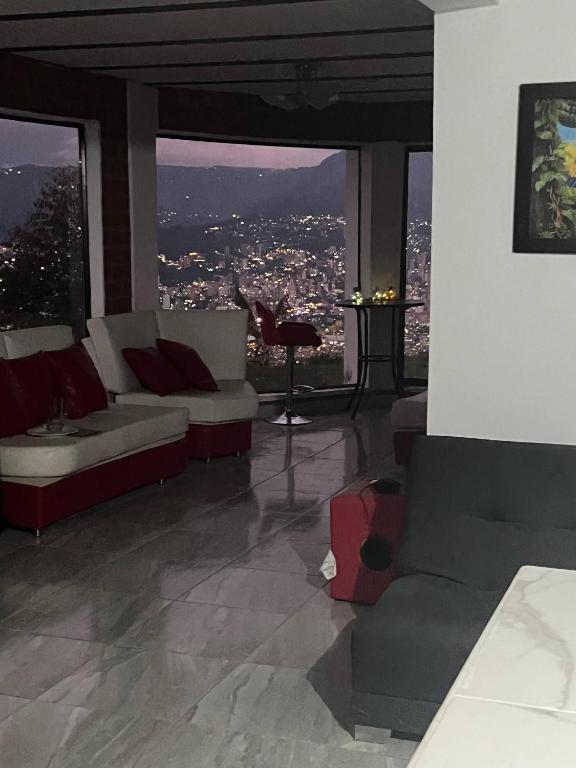 Villa with Spectacular Medellin View with Pool and Mini Basket-Futbol Field - 2
