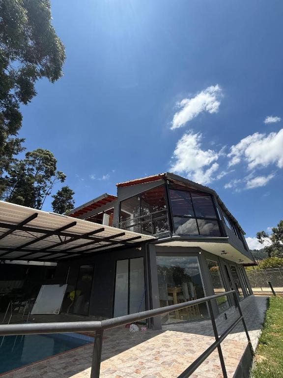 Villa with Spectacular Medellin View with Pool and Mini Basket-Futbol Field - 5