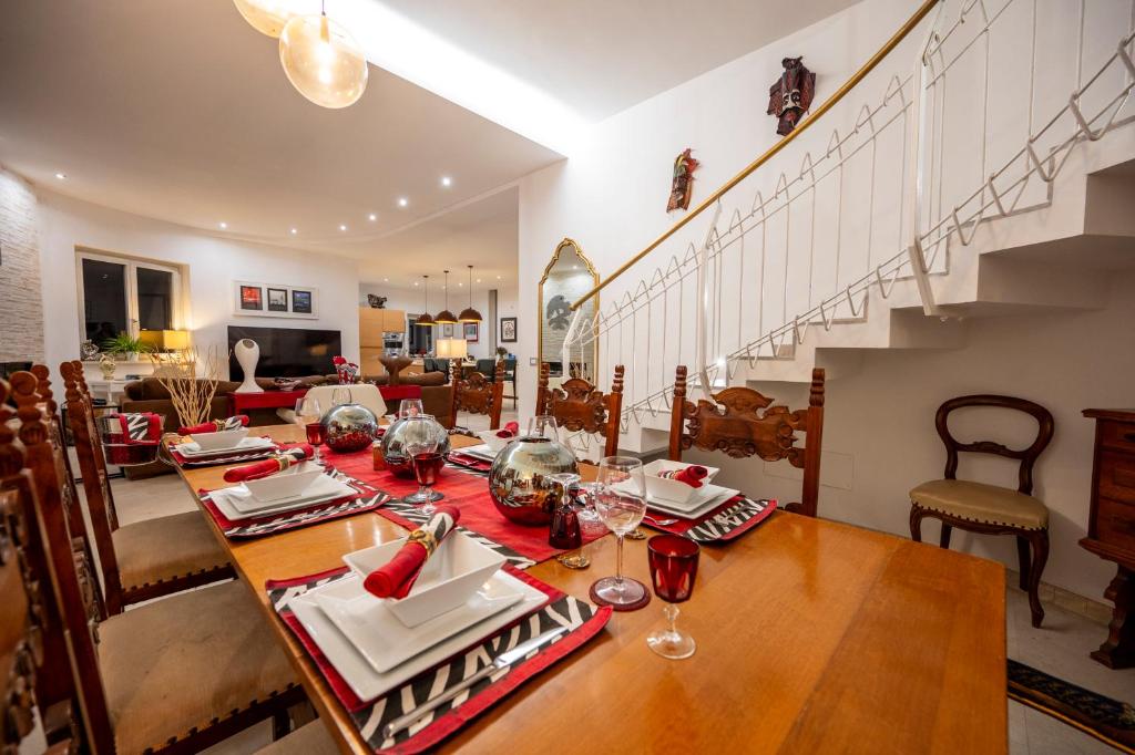 Pink Moon Private Luxury Villa Secluded Garden 5 Bedroom 4 en suite Bathrooms with Private Pool CAT 6 WiFi Close to Beach - 2