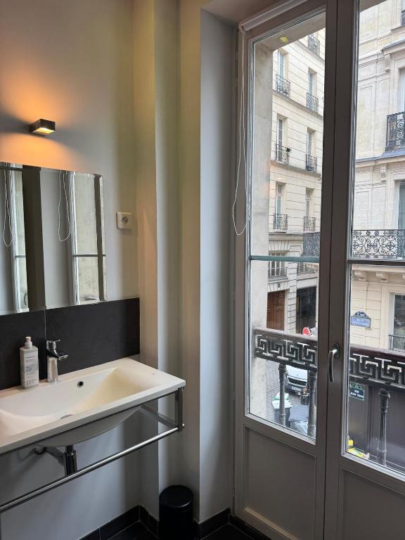 Appartement parisien - Balcon face au Louvre - 3