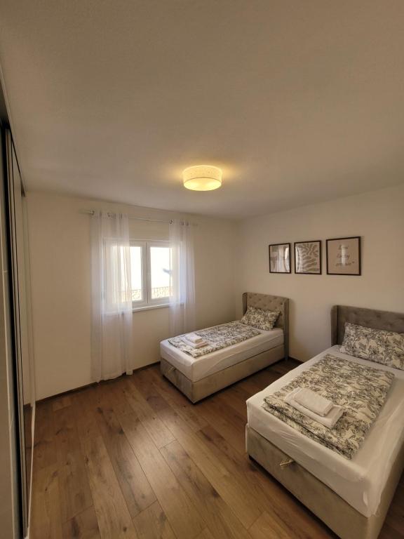 Apartman Holiday Self Check-in, Free parking - 3