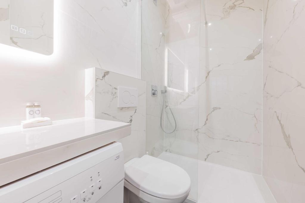 Chic Apartment in Paris Ideally Located for 6P - 3
