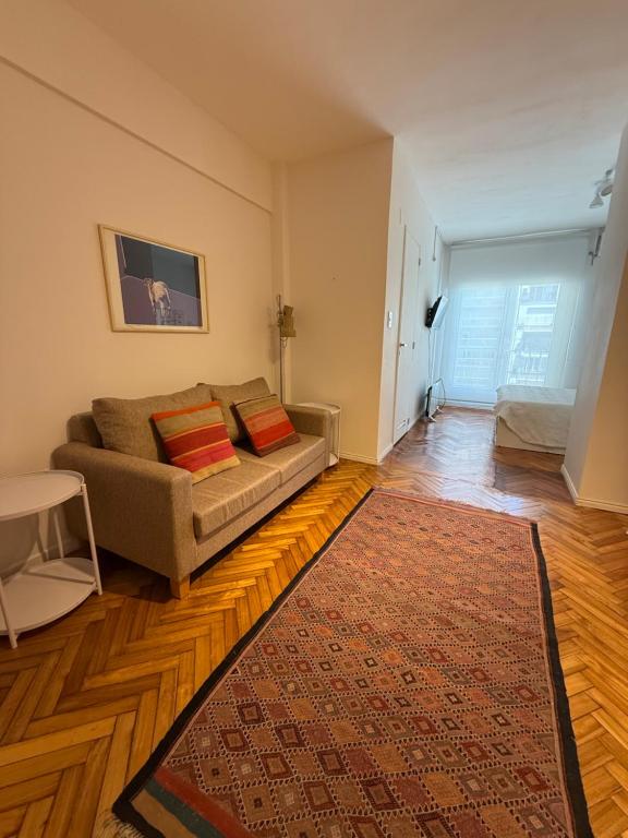 Bright studio apartment in an excellent location - 1