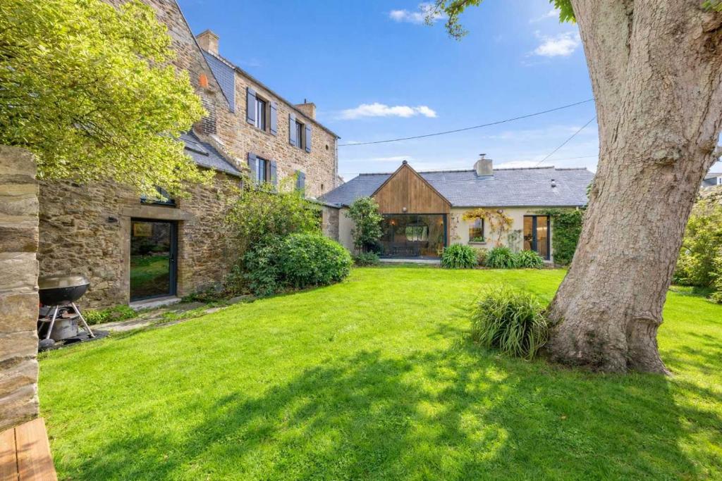 Les Marquises large renovated house with garden - 2