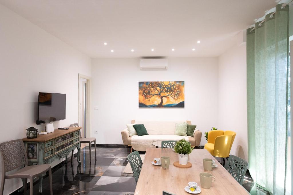 Casa del Mar - Modern 3BR - 100m to Beach - 2