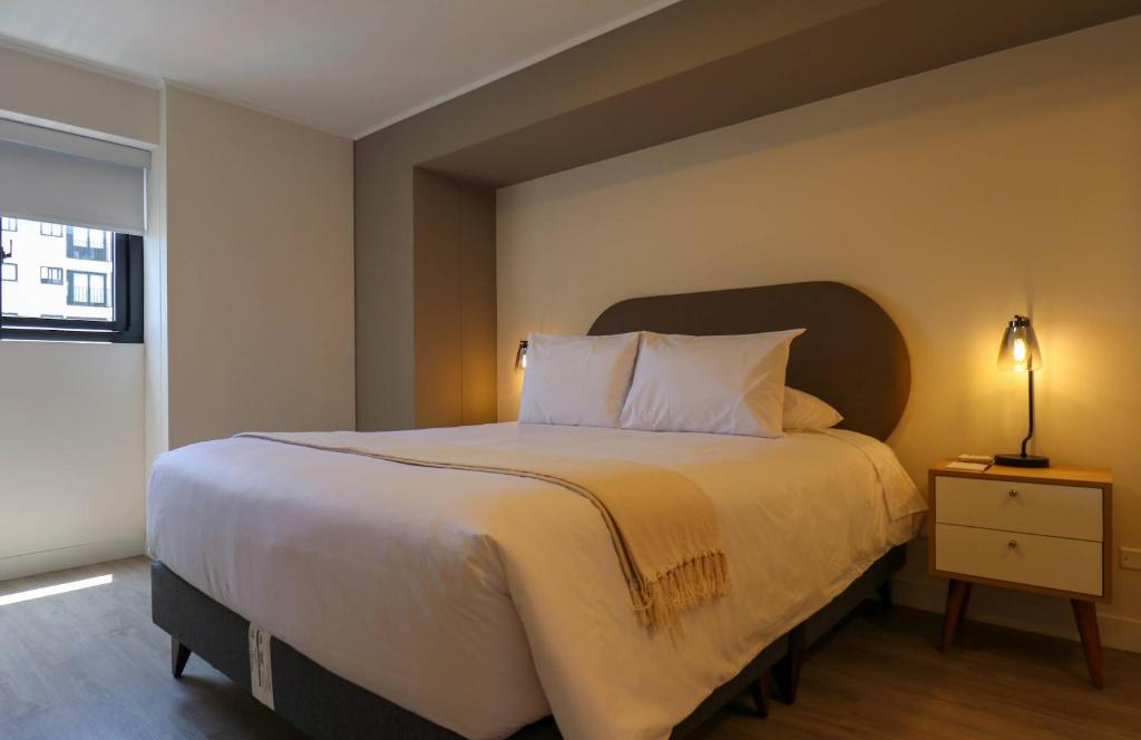 San Martin Living 2BR with Balcony in Miraflores - 2