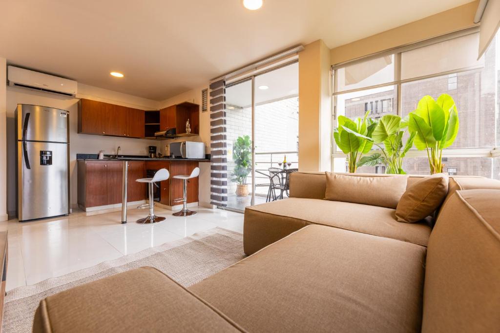 Central, Fast WiFi, AC and Poblado Views - 5