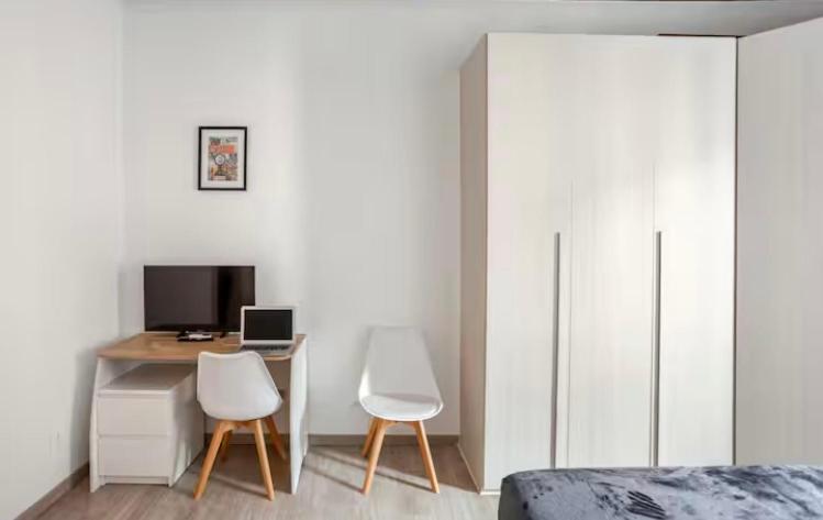 Stylish Flat near Duomo - Metro 50 m - 4 Guests - 4