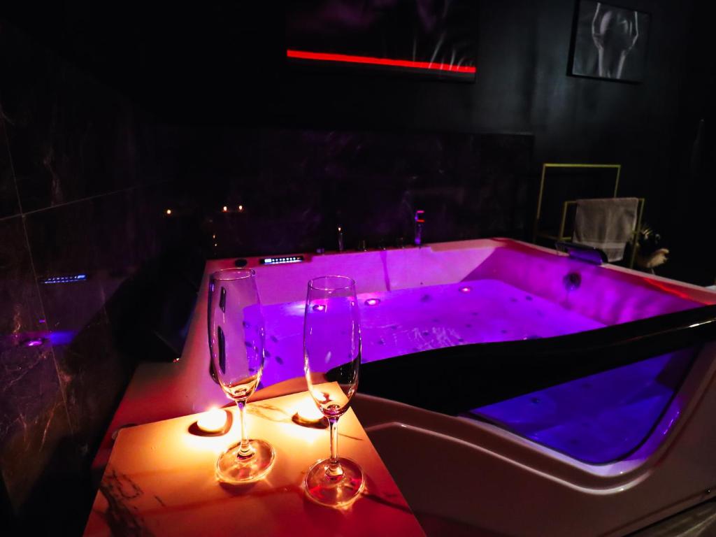 Secrets d'Aix Suite Jacuzzi & Vue Casino - 2
