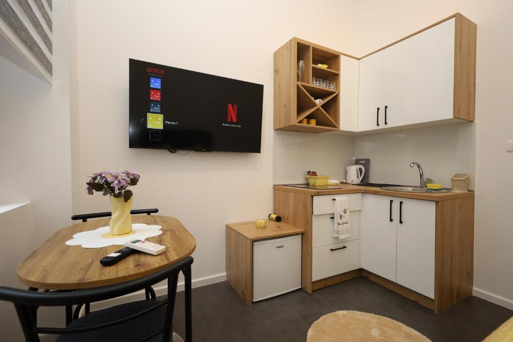 Yellow Panda Central Apartment with Style - 3