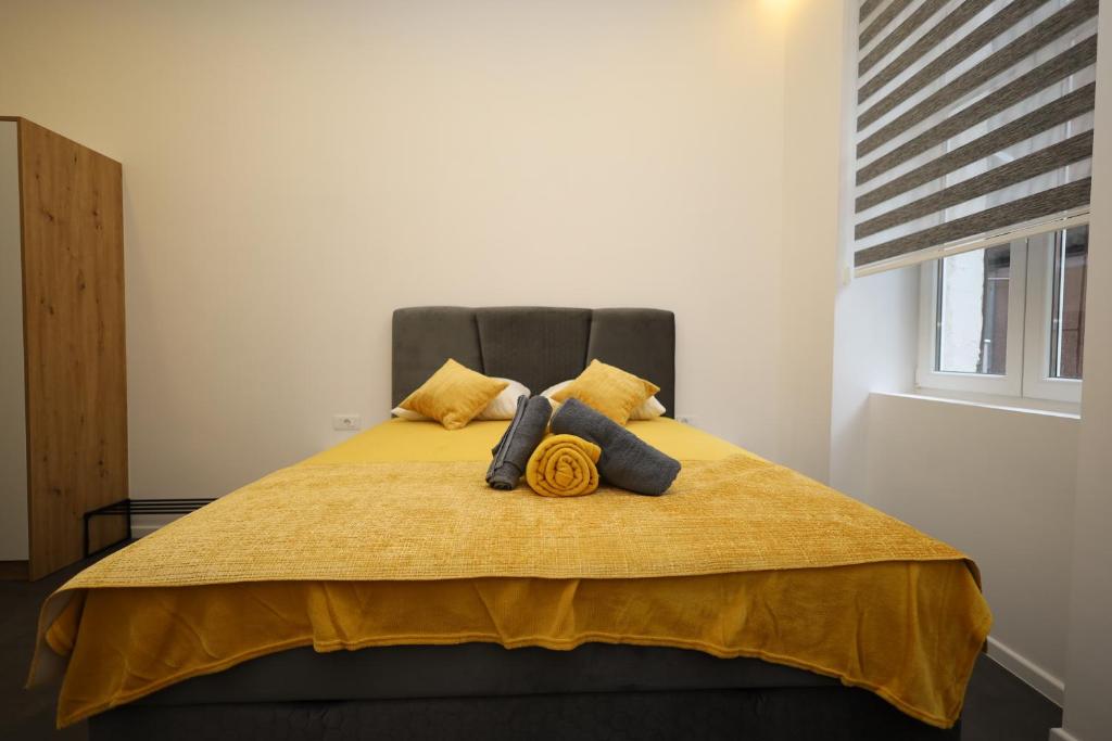 Yellow Panda Central Apartment with Style - 2