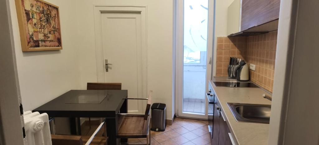 Two Bedroom Central Apartment with Parking - 5