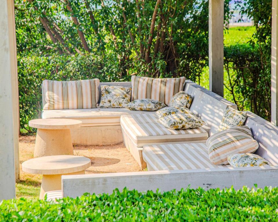 Apt 2 rooms with private beach and ideal pool - 5