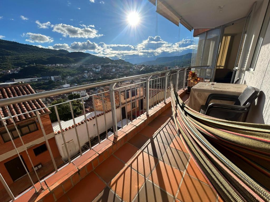 Apartamento amplio con piscina, hermosa vista a la ciudad de San Gil - 2