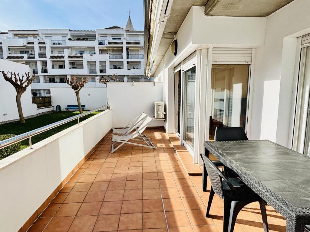 Encantador Bajo con Terraza Cerca Playa - ES-258-183 - 5