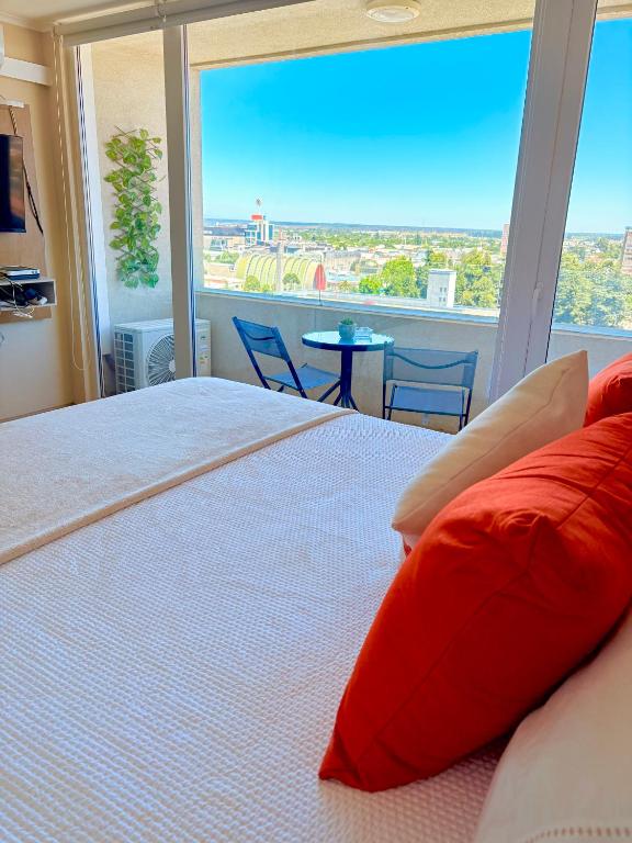 DEPARTAMENTO ACOGEDOR Y TRANQUILO en Chillán Centro, full equipado, ideal para descansar, Wifi y Estacionamiento - 4