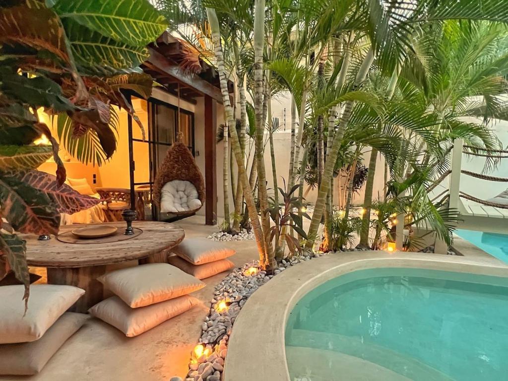 Villa Oasis Heated Private Pool Daily Housekeeping Prime location - 1