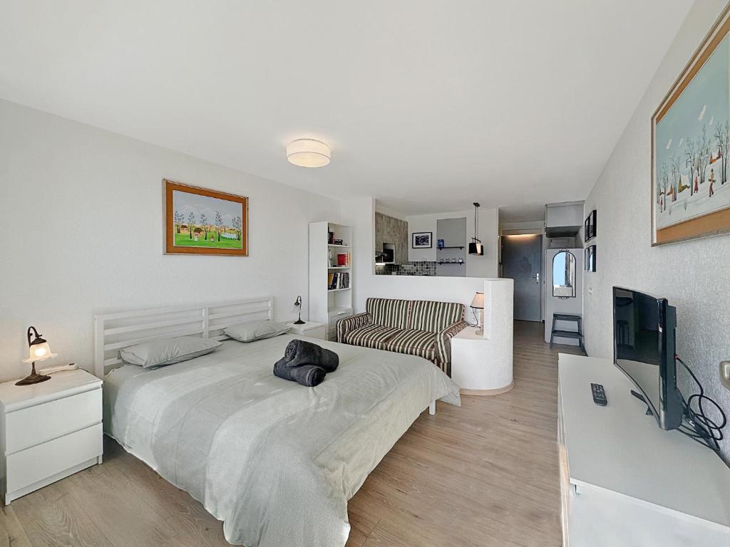Alpine Club Retreat, Central Studio, Pool and View - 5