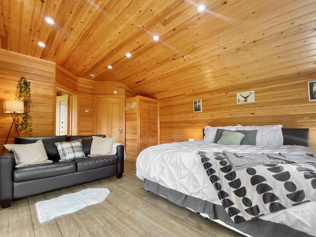 Maple - rural pet-friendly lodge near Bath