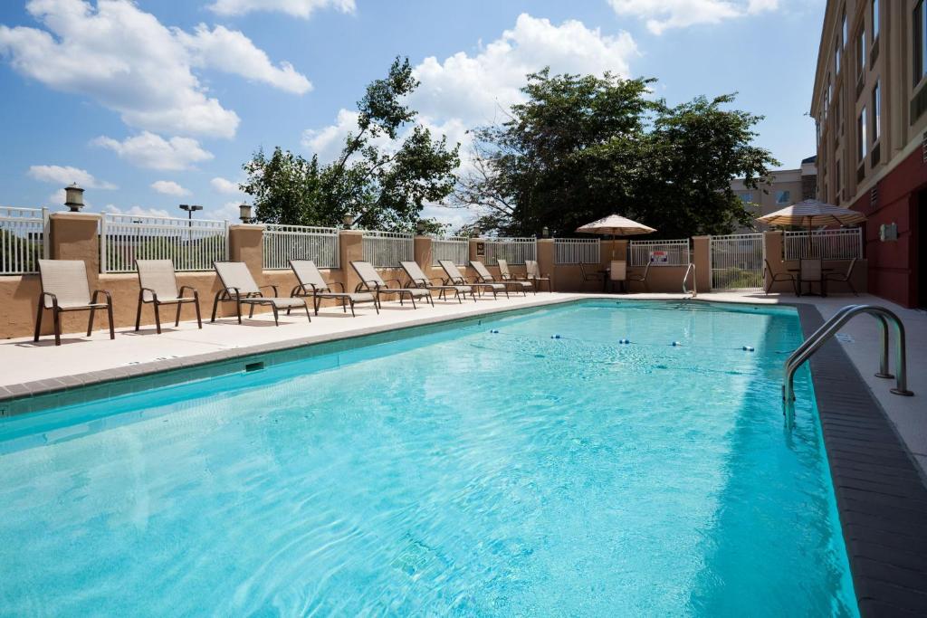 Garner Hotel Murfreesboro West By Ihg スイミングプール