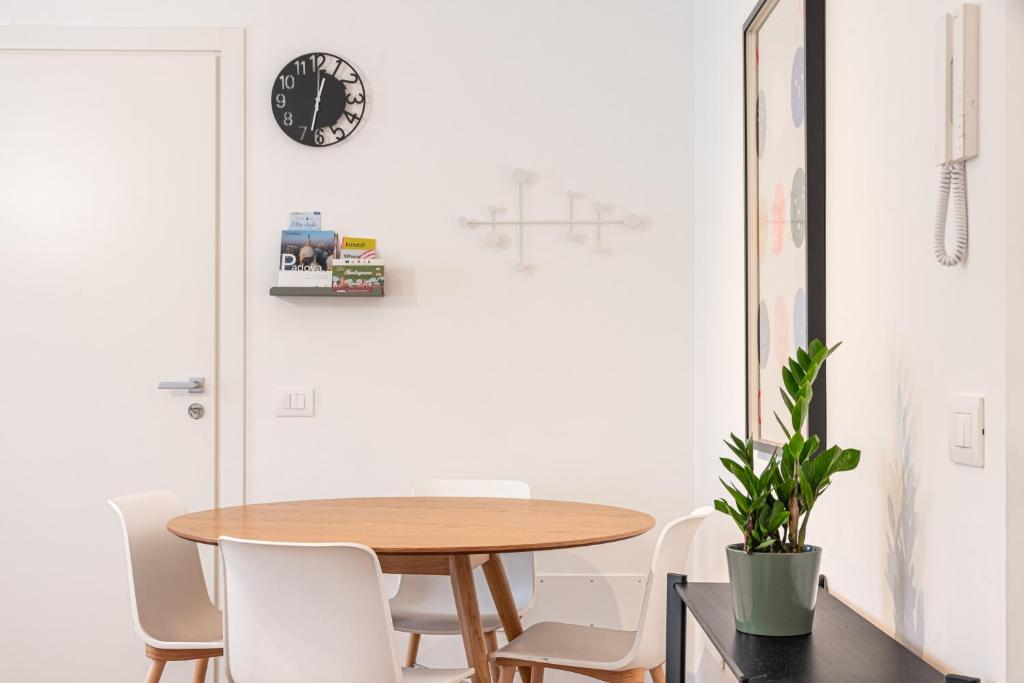 Elegant City-Center Apartment in Villa - Private Parking - 3