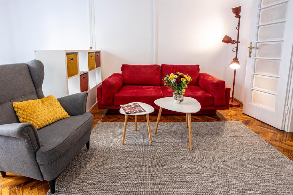 City Center Suites, Two Connected Apartments, 10 Guests - 3