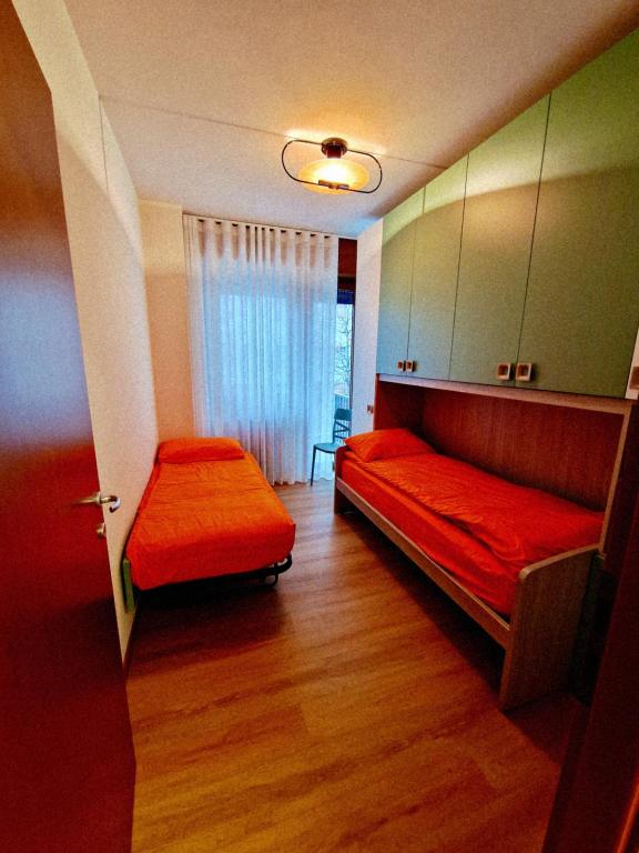 Continental - 3 Bedrooms - 60 Steps train stations & Balcony - 5