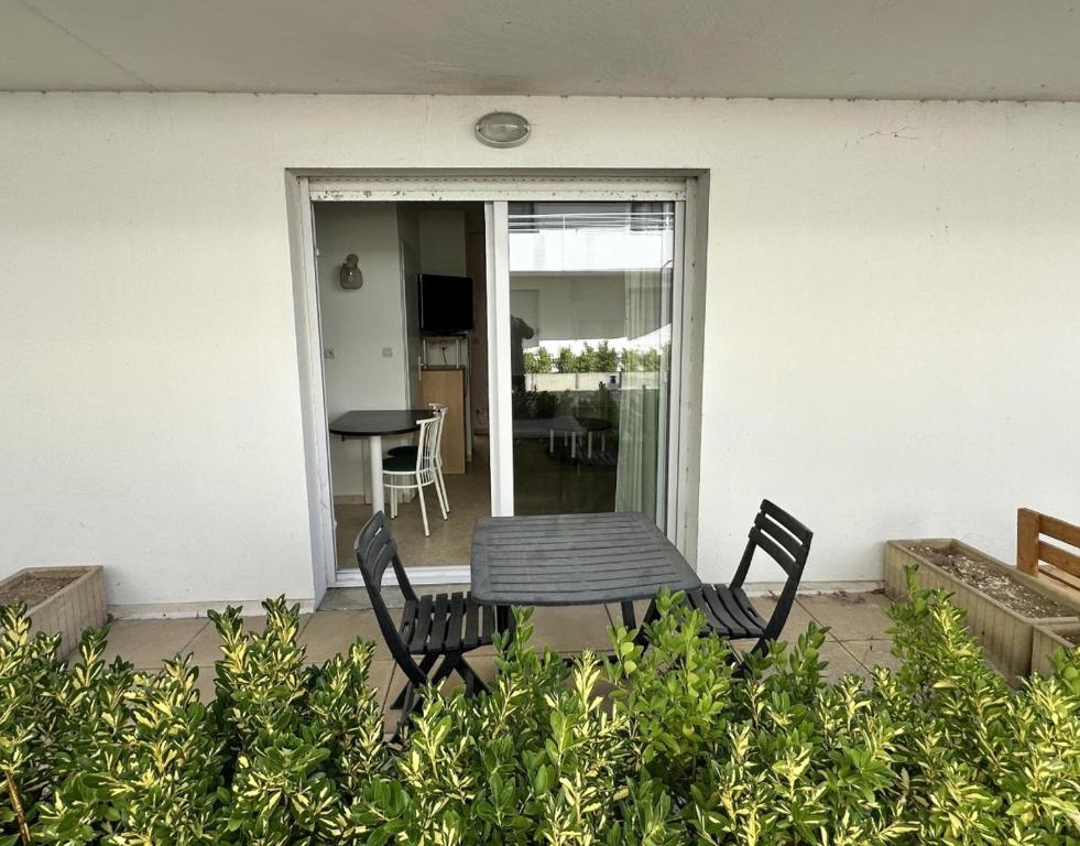Studio Apartment with swimming pool - 3