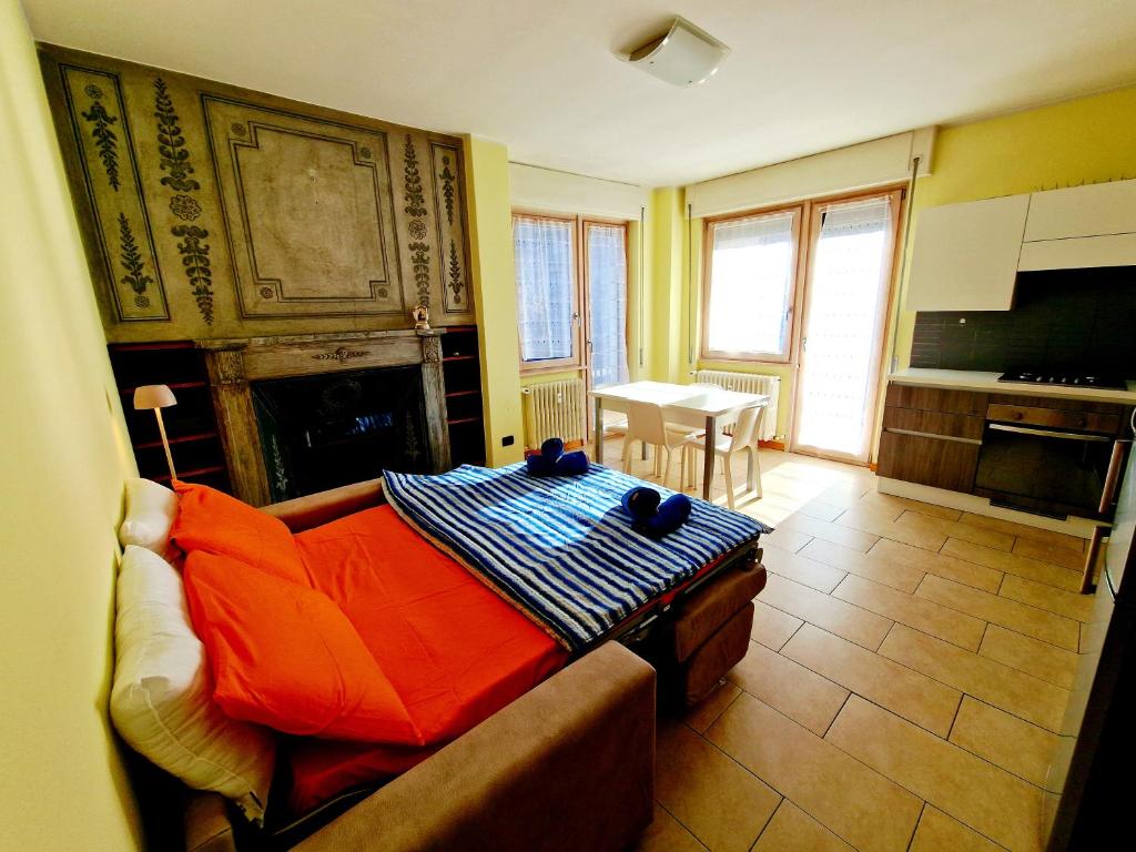 Zero Distance - 60 Steps to trains stations & Huge Terrace with Mountains View - 5