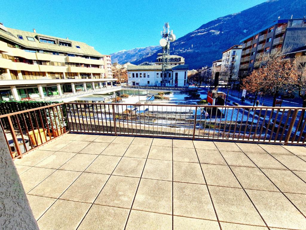 Zero Distance - 60 Steps to trains stations & Huge Terrace with Mountains View - 1