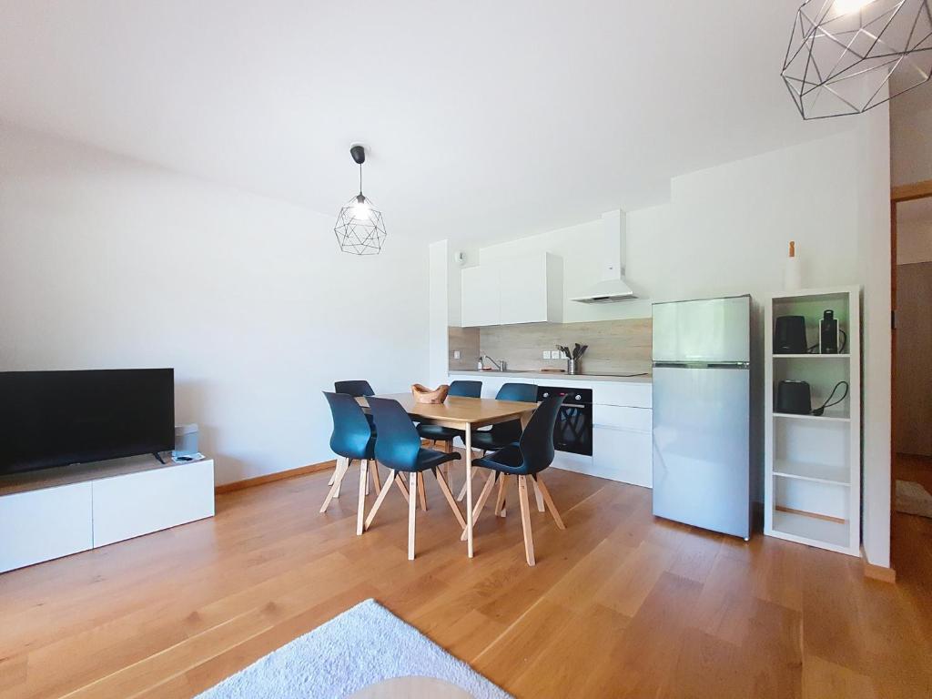 LOGES DE CELESTIN LTB103 NATURE & CALME 4 Pers - 2