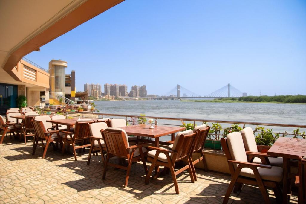 Nile Transport Hotel의 수영장 또는 나일강 뷰