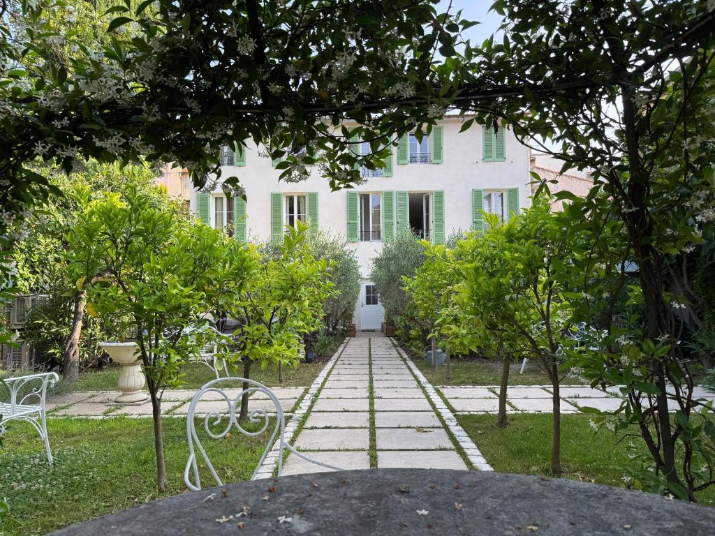 Old town-Exceptional Apartment-in absolute calm - 1