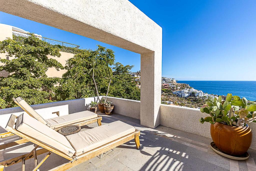 Chic 5BR Oceanview Villa with Pool in Pedregal - 3
