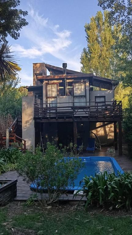 Casa con pileta en Mar Azul - 1