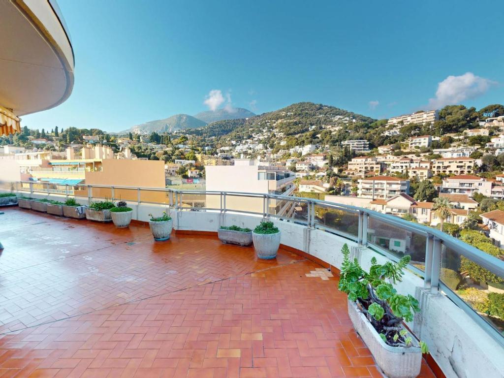 Agréable 2P dernier étage avec immense terrasse et parking privé - FR-1-196-390 - 2