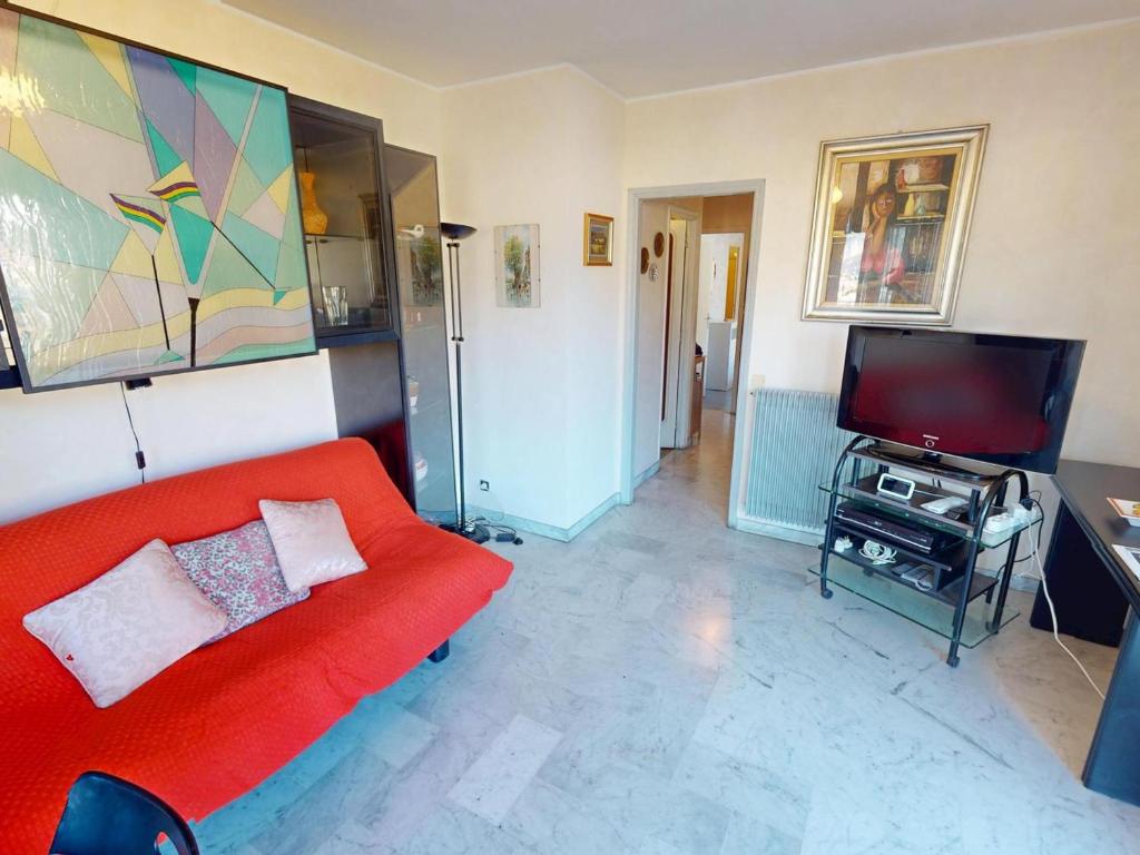 Agréable 2P dernier étage avec immense terrasse et parking privé - FR-1-196-390 - 4