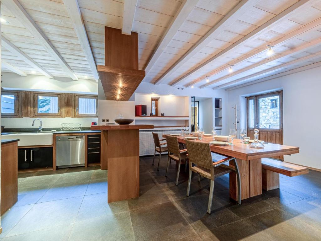 Appartement de charme avec sauna près des pistes - FR-1-694-445 - 2