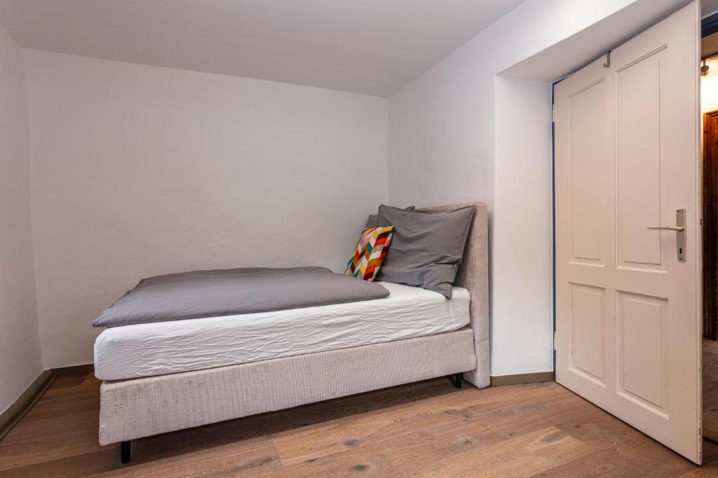 Großes Ferienhaus für 10 Personen mit Kachelofen & Bergblick - 3
