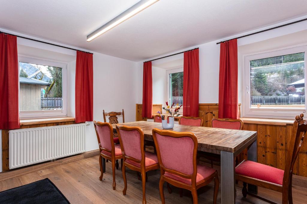 Großes Ferienhaus für 10 Personen mit Kachelofen & Bergblick - 4