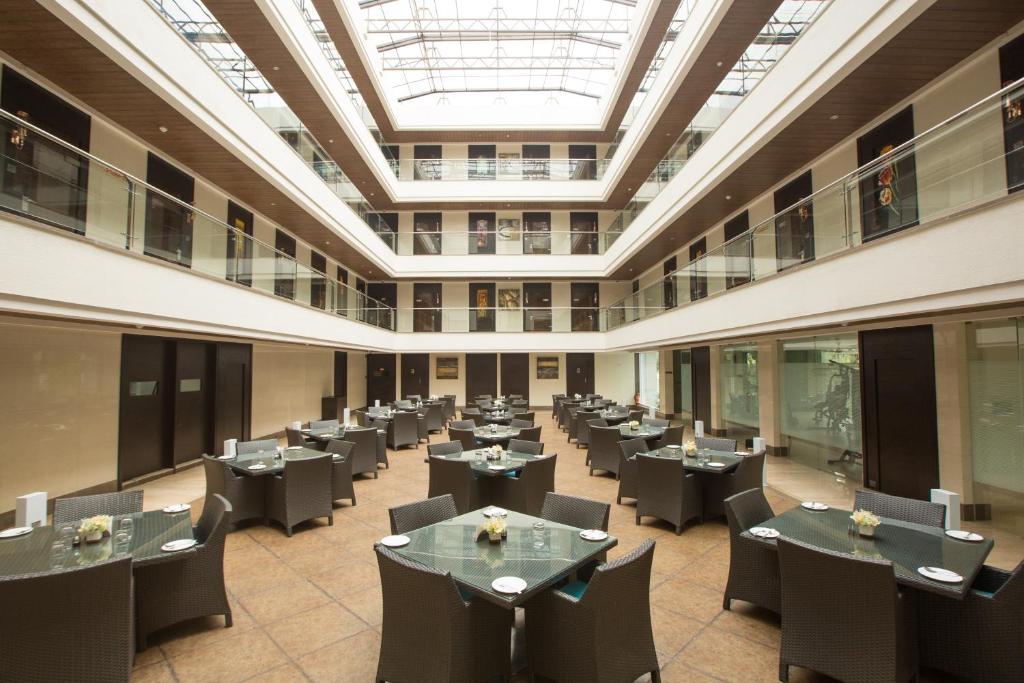 Restaurant, Hotel Grand Visava in Lonavala