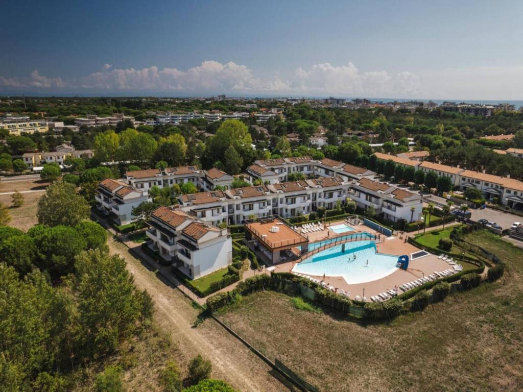Recently built flat with pool and balcony - 1