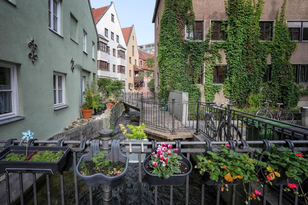 GoldenKey-Suites - Spacious Luxury Apartment in the Heart of Augsburg Old Town - Premium Open-Plan Kitchen - 1