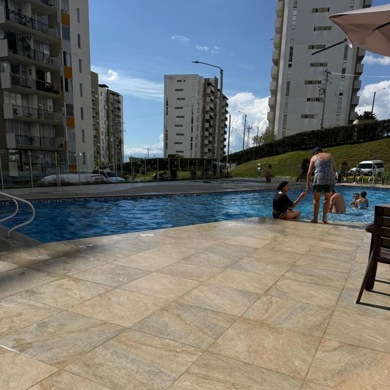 Apartamento nuevo en conjunto, Picina y Jacuzzi comunal - Parqueadero Privado - 3