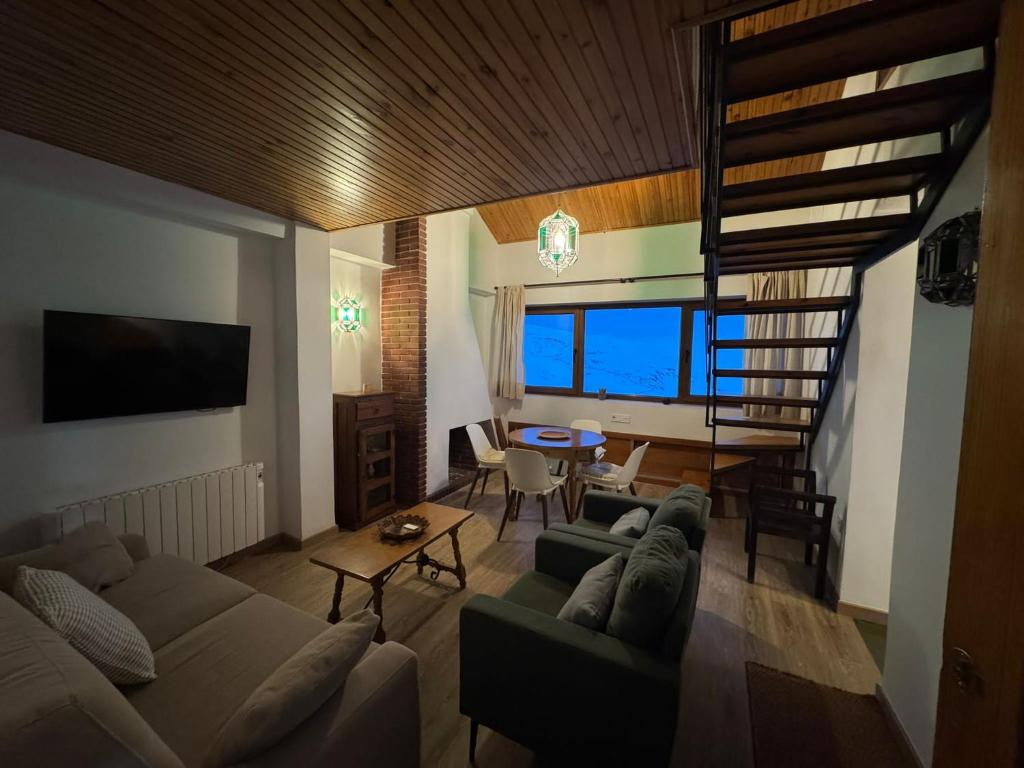 VISTAS Y PISTAS Acogedor y espacioso duplex en zona alta con garaje - 4