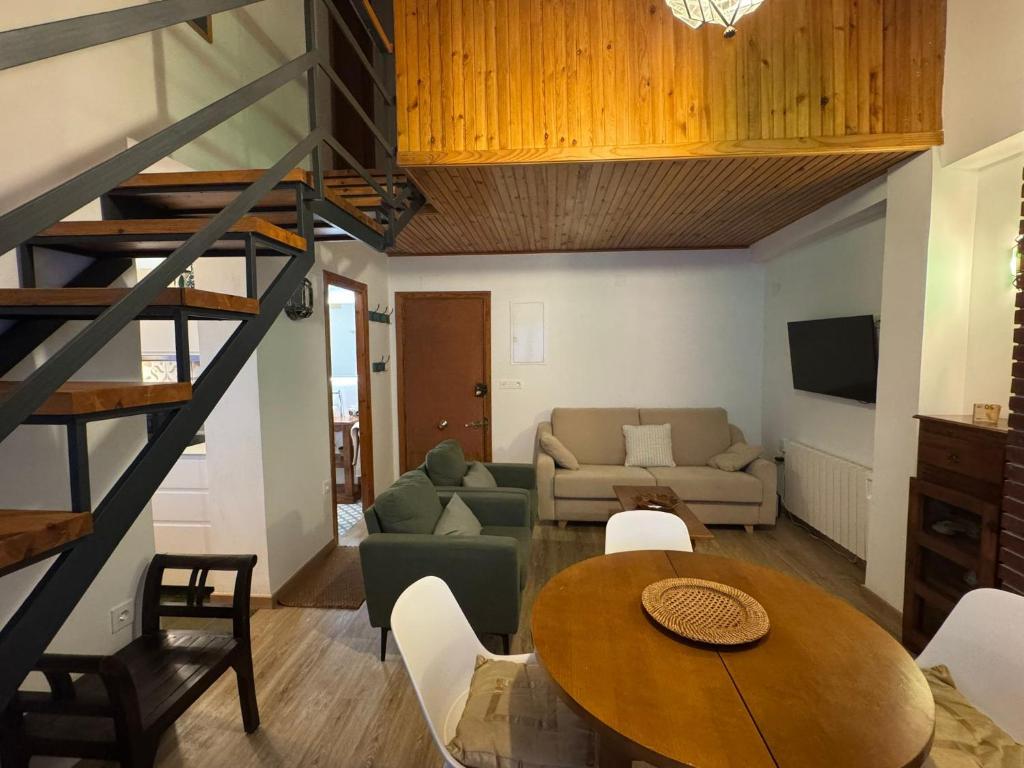 VISTAS Y PISTAS Acogedor y espacioso duplex en zona alta con garaje - 5