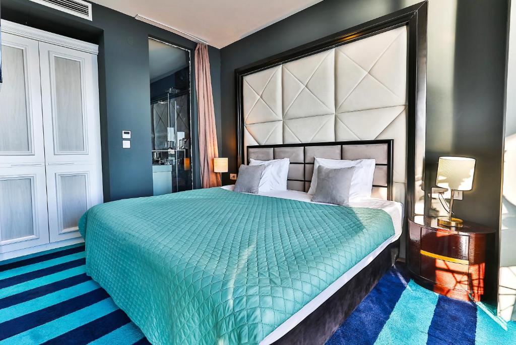 Royalis Suites Rafailovici - Beachfront Sea View Apartments - 5